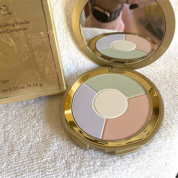 STILA Multicolor One step Correcting Face Powder Palette - Picture 7 of 9